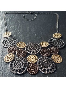 3 colour disc crochet necklace